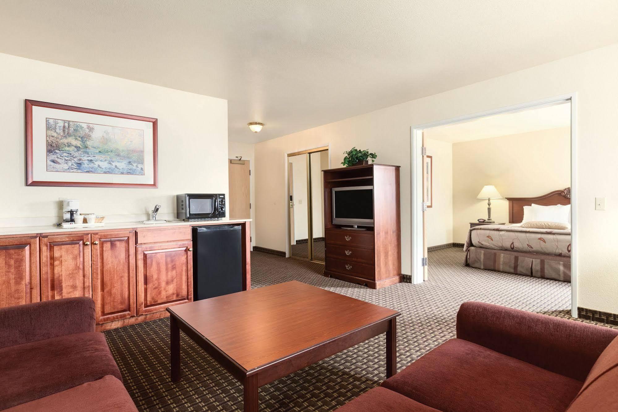 Comfort Inn & Suites Сузанвилл Экстерьер фото