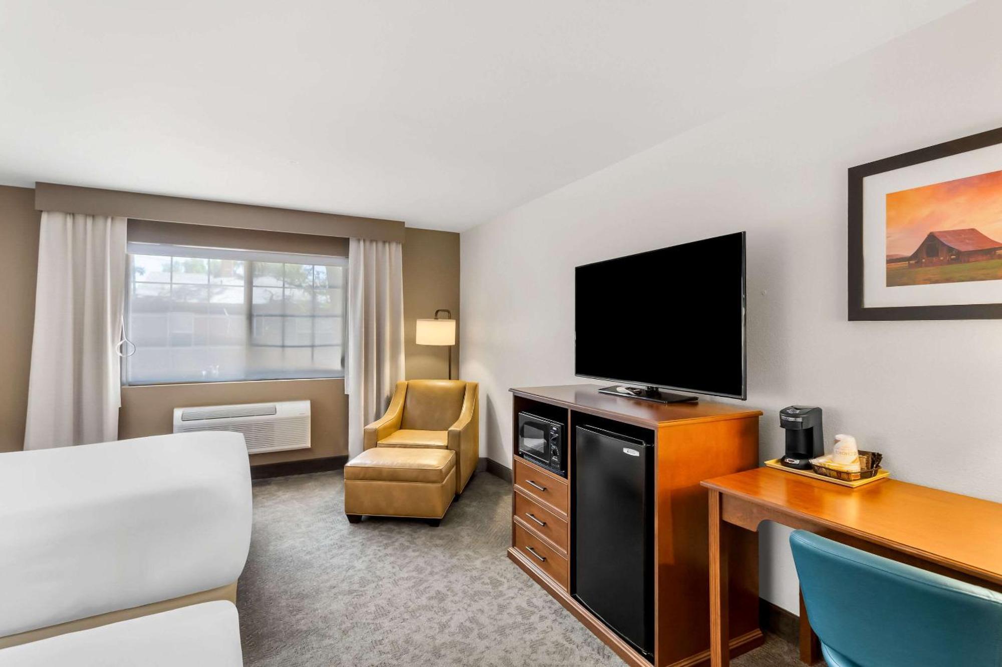 Comfort Inn & Suites Сузанвилл Экстерьер фото