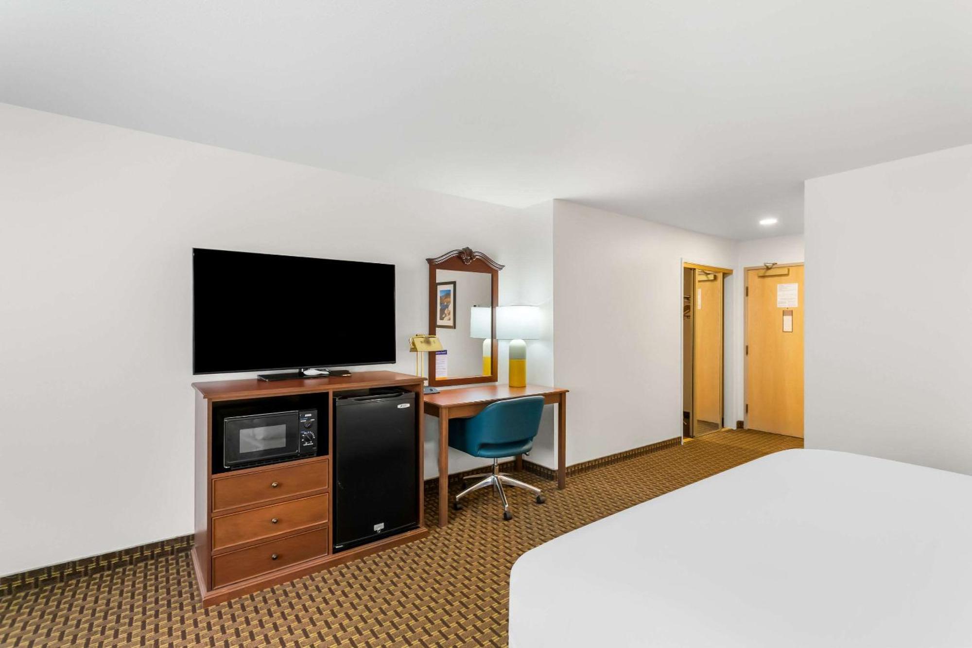 Comfort Inn & Suites Сузанвилл Экстерьер фото